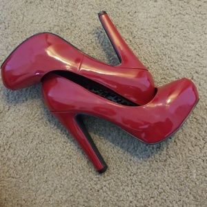 Guess womens classic pump